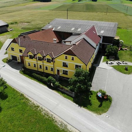 Kindererlebnis- Und Biobauernhof Hipp-Bruckner Wornharts Екстер'єр фото