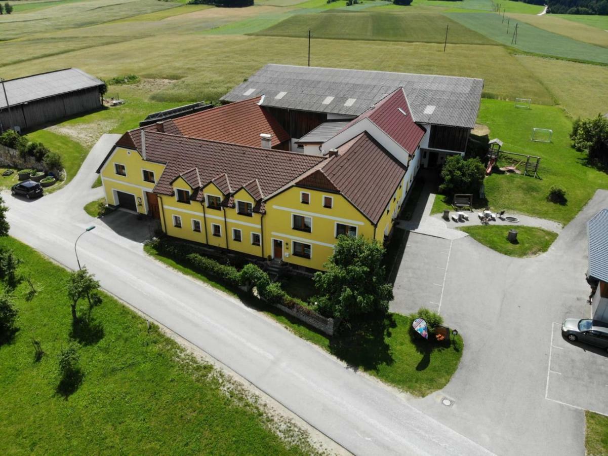 Kindererlebnis- Und Biobauernhof Hipp-Bruckner Wornharts Екстер'єр фото